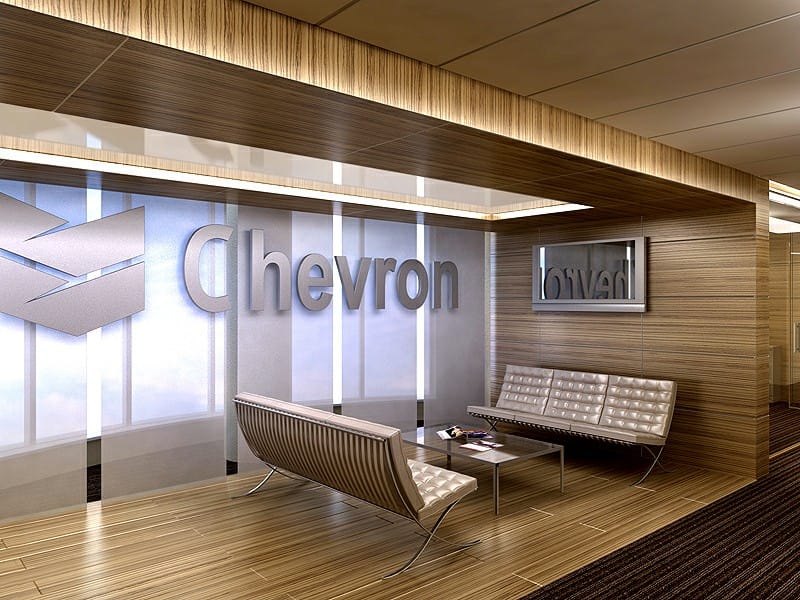 Крупный план стены с логотипом Chevron